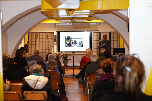 A picture of local citizens participating in the event to better understand their past experiences collaborating with first responders/authorities.