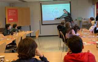 Matthieu Branlat (SINTEF) discusses the Disaster Management Cycle with the class.