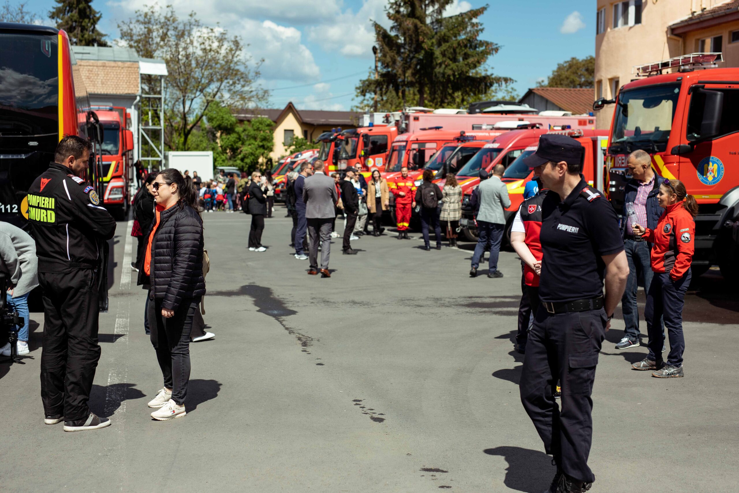 Participants of the ENGAGE validation exercise in front of fire trucks